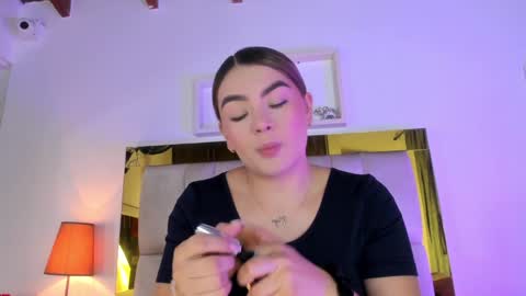 Snapshot of _emily_r chatting on January 9, 12:09 pm Isabella online show from January 9, 12:09 pm
