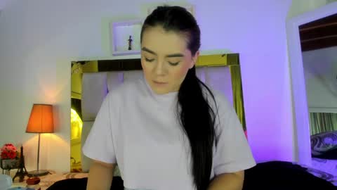 Snapshot of _emily_r chatting on December 2, 12:06 pm Isabella online show from December 2, 12:06 pm
