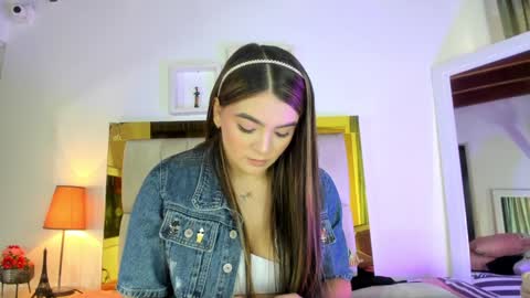Snapshot of _emily_r chatting on December 31, 12:04 pm Isabella online show from December 31, 12:04 pm