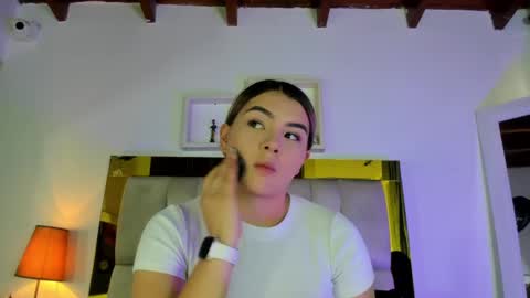 Snapshot of _emily_r chatting on March 6, 12:09 pm Isabella online show from March 6, 12:09 pm