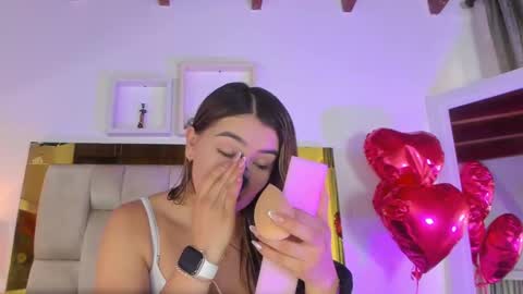 Snapshot of _emily_r chatting on February 18, 12:06 pm Isabella online show from February 18, 12:06 pm