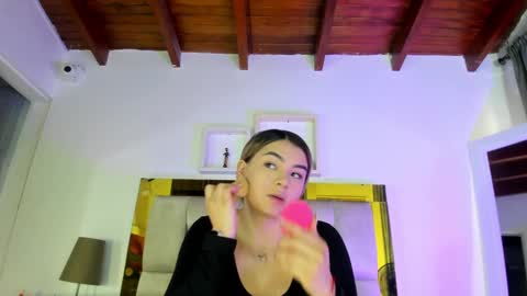 Snapshot of _emily_r chatting on March 8, 12:07 pm Isabella online show from March 8, 12:07 pm