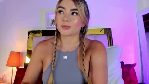 Snapshot of _emily_r chatting on September 26, 12:14 pm Isabella online show from September 26, 12:14 pm