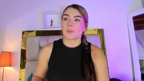 Snapshot of _emily_r chatting on January 25, 12:08 pm Isabella online show from January 25, 12:08 pm