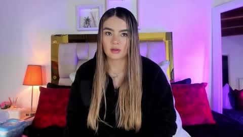 Snapshot of _emily_r chatting on September 19, 12:26 pm Isabella online show from September 19, 12:26 pm