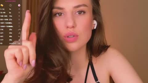 _esmeraldiyaa_ online show from March 22, 3:29 pm