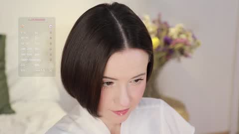 Snapshot of _female_essence_ chatting on December 22, 11:31 pm Essie online show from December 22, 11:31 pm