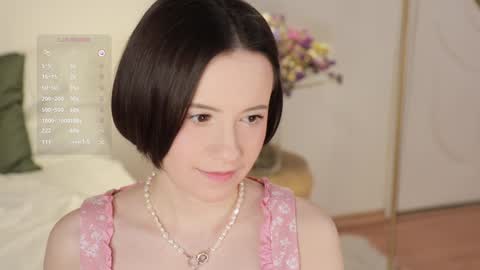Snapshot of _female_essence_ chatting on December 16, 10:13 pm Essie online show from December 16, 10:13 pm