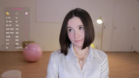 Snapshot of _female_essence_ chatting on October 8, 4:33 pm Essie online show from October 8, 4:33 pm