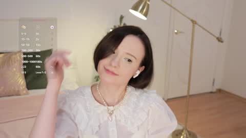 Snapshot of _female_essence_ chatting on December 27, 11:31 pm Essie online show from December 27, 11:31 pm