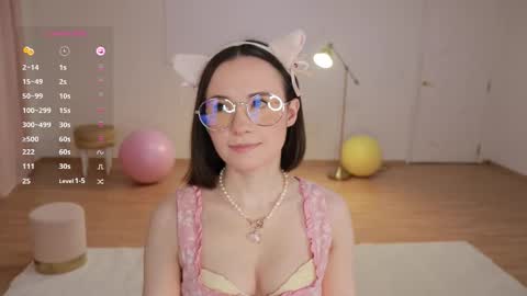 Snapshot of _female_essence_ chatting on September 16, 4:59 pm Essie online show from September 16, 4:59 pm