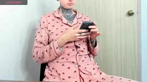Snapshot of _feralberry__ chatting on March 10, 2:39 am Alis online show from March 10, 2:39 am