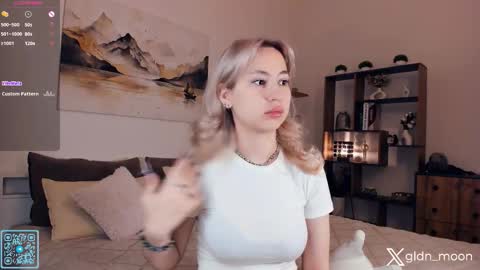 Snapshot of _golden_moon_ chatting on October 10, 7:41 pm Rina online show from October 10, 7:41 pm
