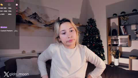 Snapshot of _golden_moon_ chatting on December 28, 7:33 pm Rina online show from December 28, 7:33 pm