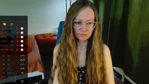 Snapshot of _goldilocks__ chatting on September 18, 8:46 am _goldilocks__ online show from September 18, 8:46 am