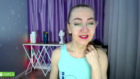 Snapshot of _greybunny_ chatting on February 15, 8:33 am _greybunny_ online show from February 15, 8:33 am