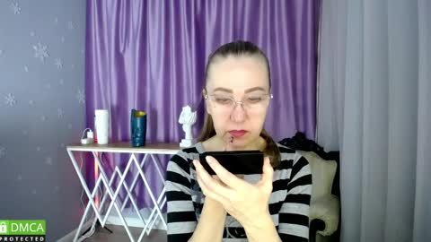 Snapshot of _greybunny_ chatting on March 10, 7:11 am _greybunny_ online show from March 10, 7:11 am