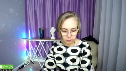Snapshot of _greybunny_ chatting on October 12, 10:28 am _greybunny_ online show from October 12, 10:28 am