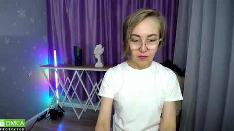 Snapshot of _greybunny_ chatting on October 17, 7:22 am _greybunny_ online show from October 17, 7:22 am