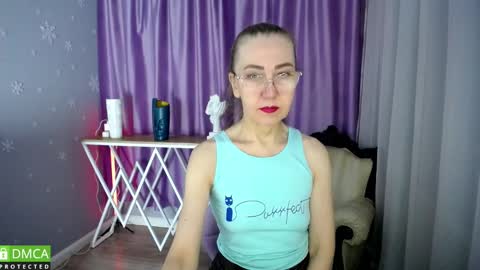 Snapshot of _greybunny_ chatting on January 31, 9:05 am _greybunny_ online show from January 31, 9:05 am