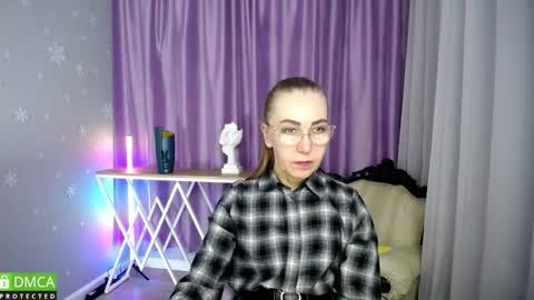 Snapshot of _greybunny_ chatting on September 27, 11:28 am _greybunny_ online show from September 27, 11:28 am