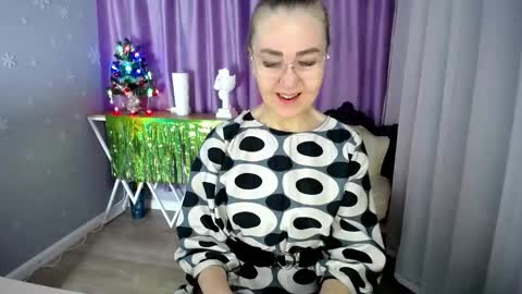 Snapshot of _greybunny_ chatting on January 2, 7:12 am _greybunny_ online show from January 2, 7:12 am