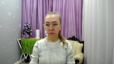 Snapshot of _greybunny_ chatting on December 29, 10:45 am _greybunny_ online show from December 29, 10:45 am