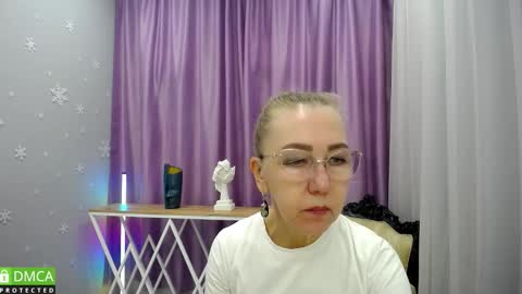 Snapshot of _greybunny_ chatting on September 19, 8:46 am _greybunny_ online show from September 19, 8:46 am
