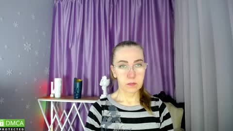 Snapshot of _greybunny_ chatting on February 22, 9:01 am _greybunny_ online show from February 22, 9:01 am