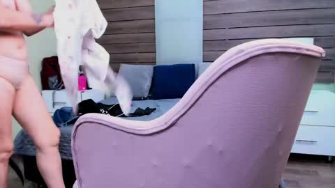 JADE  online show from March 6, 12:33 pm