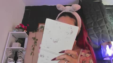 Mia online show from February 9, 1:02 pm