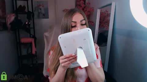 Snapshot of _kittyboo chatting on March 10, 8:50 am Aleksa online show from March 10, 8:50 am