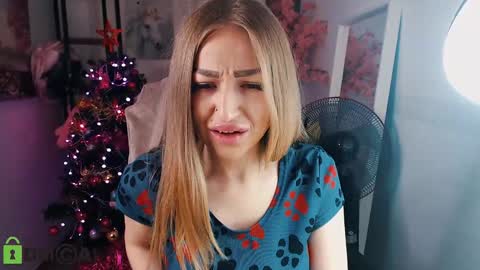 Snapshot of _kittyboo chatting on December 25, 10:06 am Aleksa online show from December 25, 10:06 am