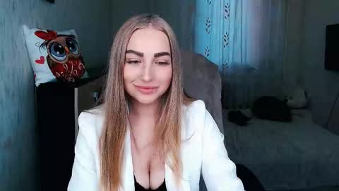 Snapshot of _kittyboo chatting on October 11, 9:25 am Aleksa online show from October 11, 9:25 am