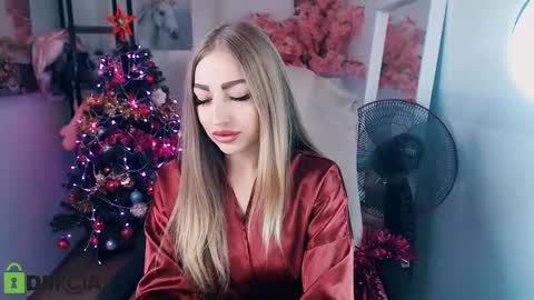 Snapshot of _kittyboo chatting on December 11, 10:03 am Aleksa online show from December 11, 10:03 am