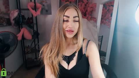 Snapshot of _kittyboo chatting on December 2, 8:48 am Aleksa online show from December 2, 8:48 am