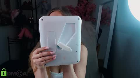 Snapshot of _kittyboo chatting on February 12, 8:49 am Aleksa online show from February 12, 8:49 am