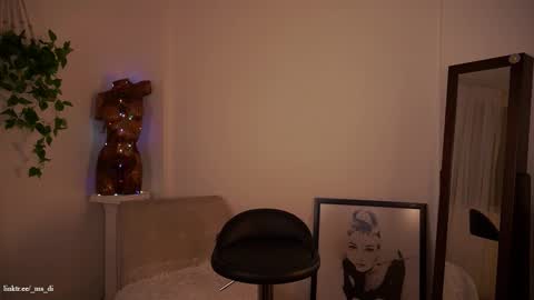 Snapshot of _lady_di chatting on October 2, 4:06 am Not on OF Some stuff for sale online show from October 2, 4:06 am