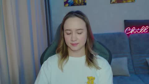 _lalune_ online show from February 16, 12:54 pm