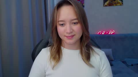 _lalune_ online show from March 2, 6:27 am