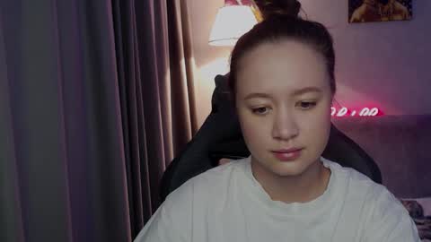 _lalune_ online show from October 20, 2:58 am