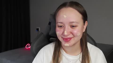 _lalune_ online show from December 4, 3:42 am