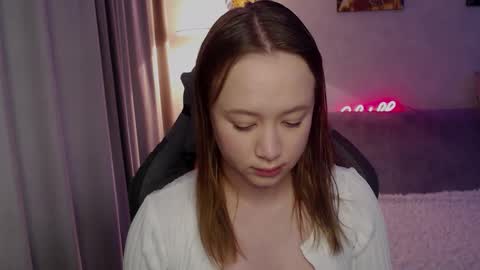 _lalune_ online show from September 18, 5:39 am