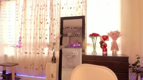 Laura online show from November 15, 1:01 pm