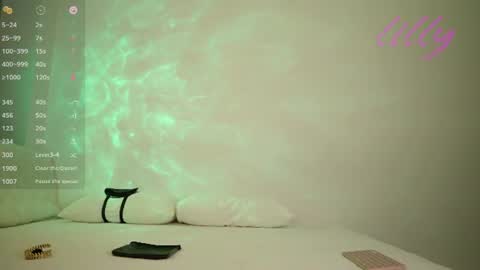 _lillilly_ online show from June 22, 4:42 am
