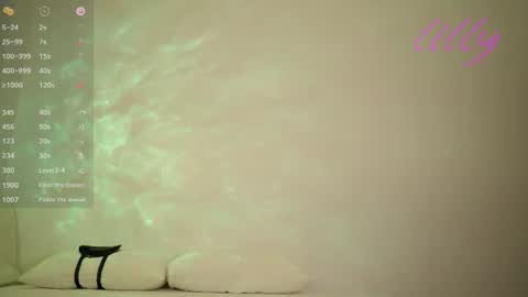 _lillilly_ online show from June 23, 5:05 am