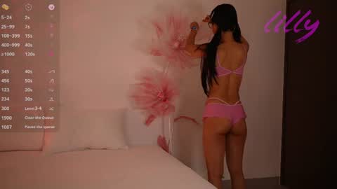_lillilly_ online show from July 1, 6:13 am