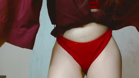 Snapshot of _little_misss chatting on December 14, 12:44 pm Mila  online show from December 14, 12:44 pm