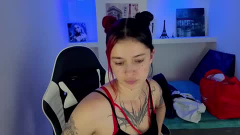 Snapshot of _lucia_21 chatting on October 13, 7:05 pm Lucia online show from October 13, 7:05 pm