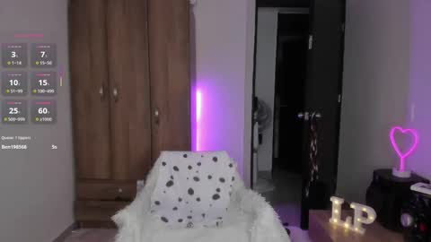 Snapshot of _lucianapalmer chatting on October 15, 1:57 pm online show from October 15, 1:57 pm